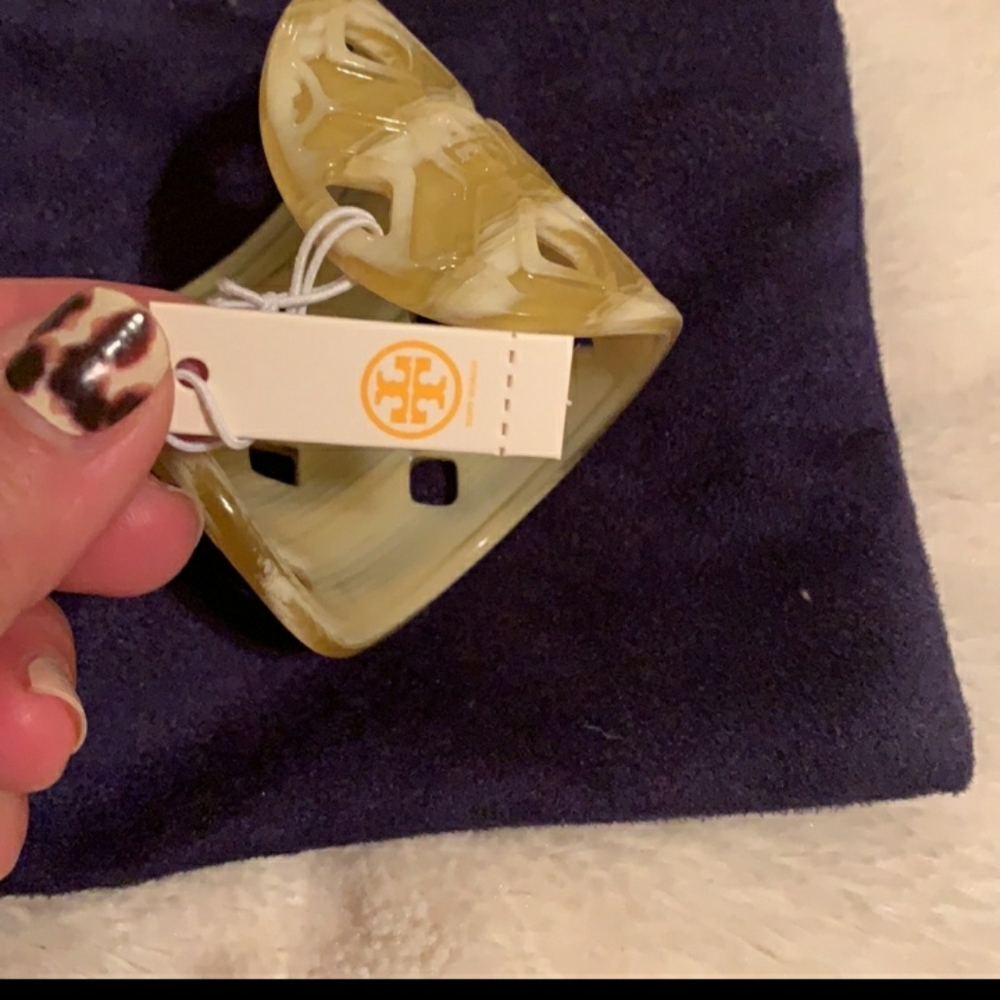 Oh how beautiful is this stunning Tory Burch Cuff - Picture 2 of 13